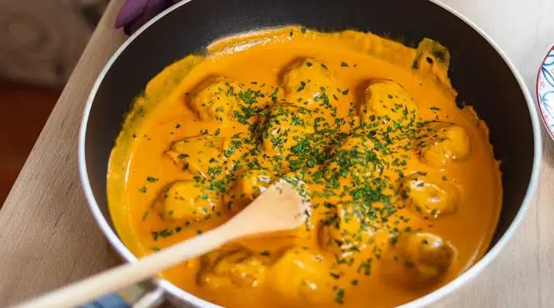 Vegetarian meatballs in turmeric sauce